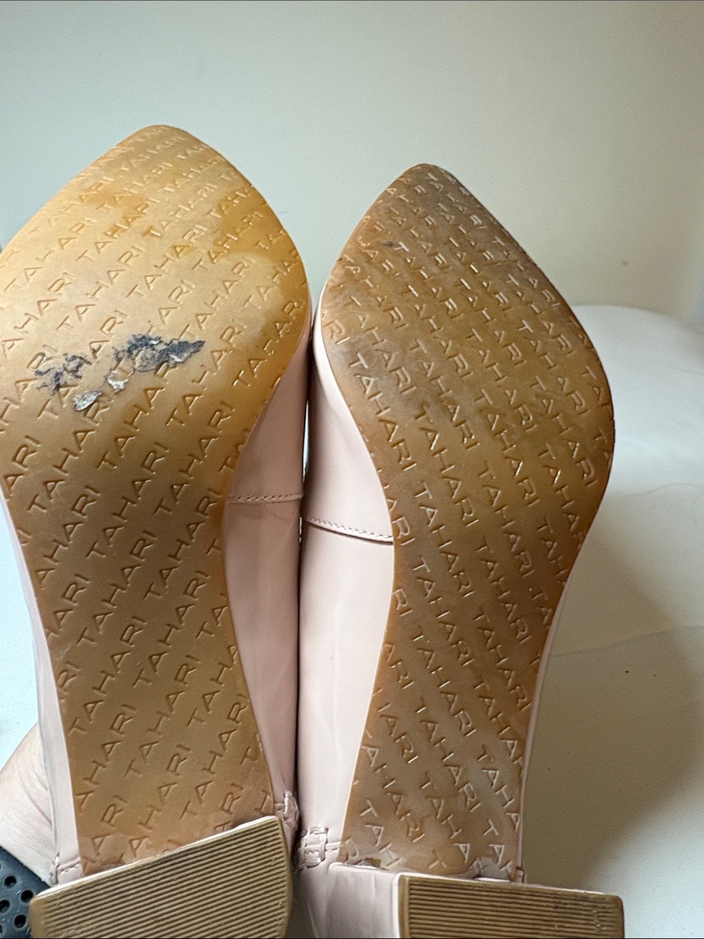 Tahari Blush Patent Heeled Pump Size 9 - Picture 9 of 11